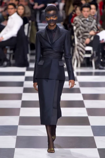 Look 7